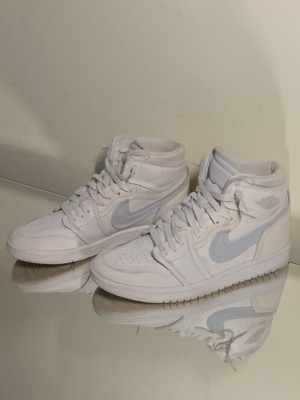 Nike Air Jordans 1 Coconut Milk. Mid-Top Sneakers in White and Light Gray